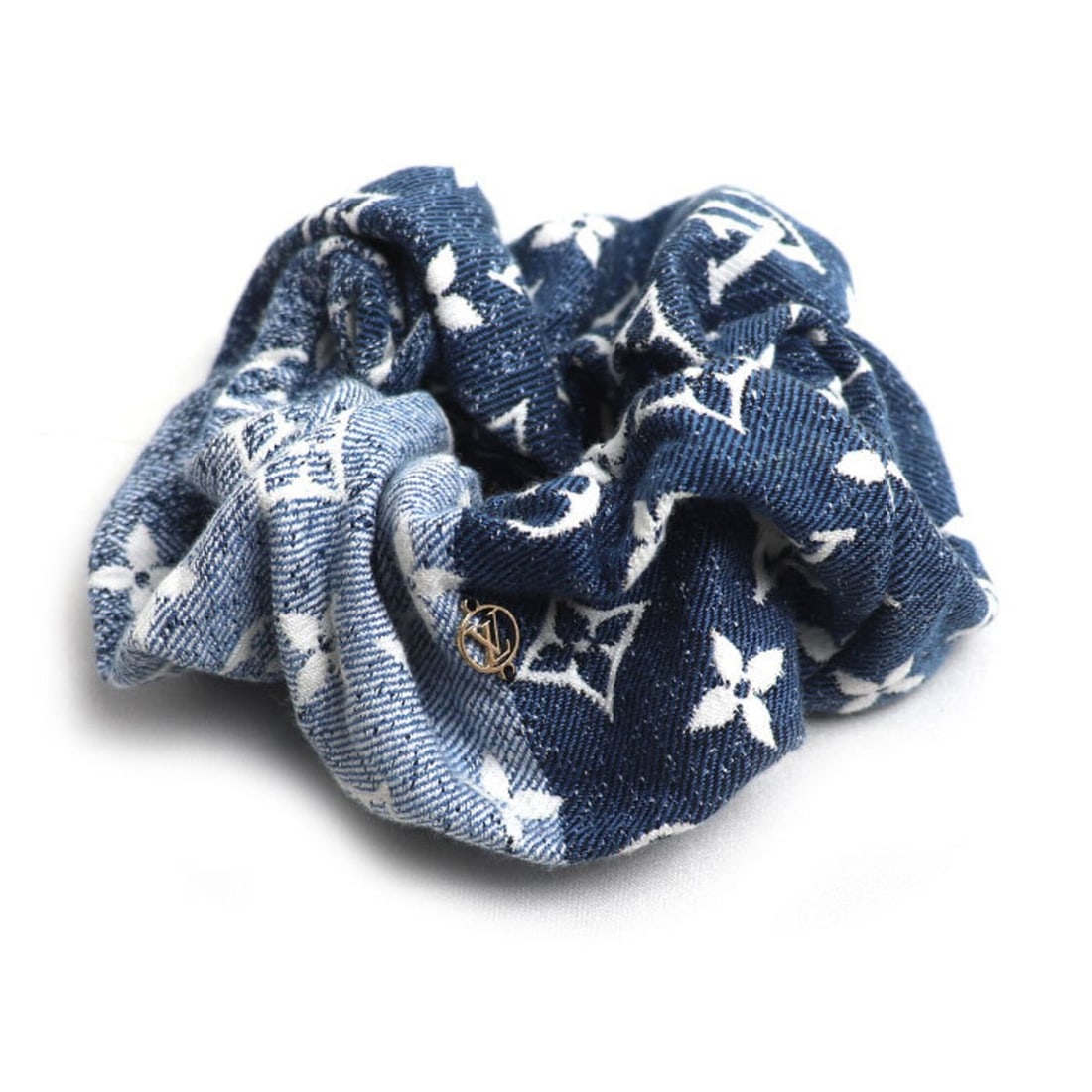 LOUIS VUITTON Louis Vuitton Cotton Monogram Denim Scrunchie Hair Accessory M77439 Women's: --- Catalog ---Category: SizeSize (LxW): 12cm x 12cm / 4.72'' x 4.72''Category: DesignType: ScrunchieColor: Blue, WhiteGender: WomenMaterial: CottonCategory: GeneralMPN: M77439Brand: Louis VuittonCoun