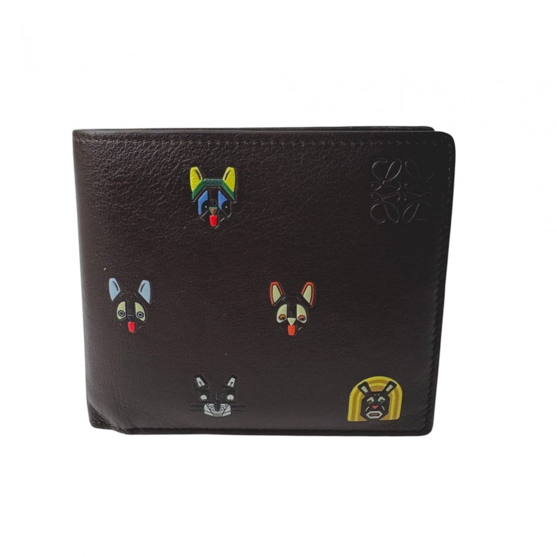 Loewe Cats Bifold Wallet (Women's Bi-fold Wallet): --- Catalog ---Category: SizeSize (HxWxD): 9.5cm x 11cm / 3.74'' x 4.33''Category: DesignType: Wallet (bi-fold)Color: Dark brownGender: WomenMaterial: Leather Category: GeneralBrand: Loewe--- Item Lis