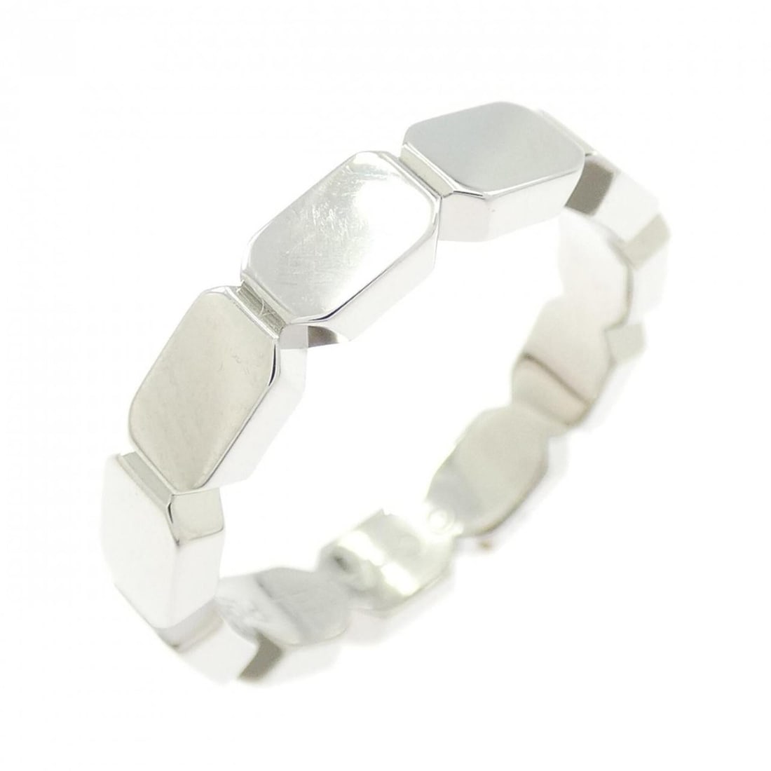Chanel Première Promesse Ring: --- Catalog ---Category: SizeUS Size: 4.5Brand Size: 48Category: DesignType: Band ringGender: WomenMaterial: Platinum 950Category: GeneralMPN: J4002Brand: Chanel--- Item List ---Section:
