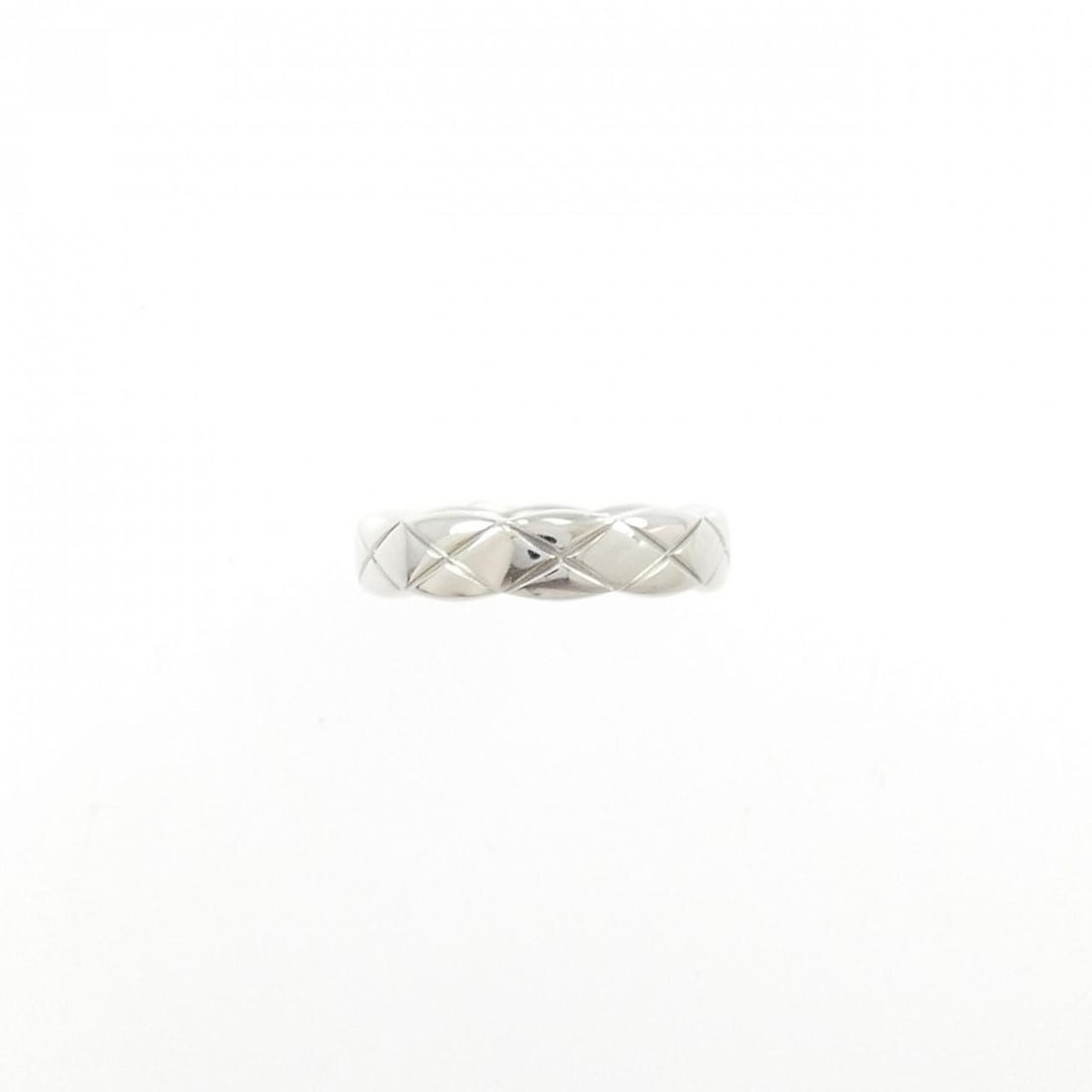 Chanel Coco Crush Ear Cuff (Single Ear): --- Catalog ---Category: SizeSize (HxWxD): 3.30mm x 14.40mm / 0.13'' x 0.57''Category: DesignType: EarcuffGender: WomenMaterial: White gold (18K)Single earring: YesCategory: GeneralMPN: J12618Brand:
