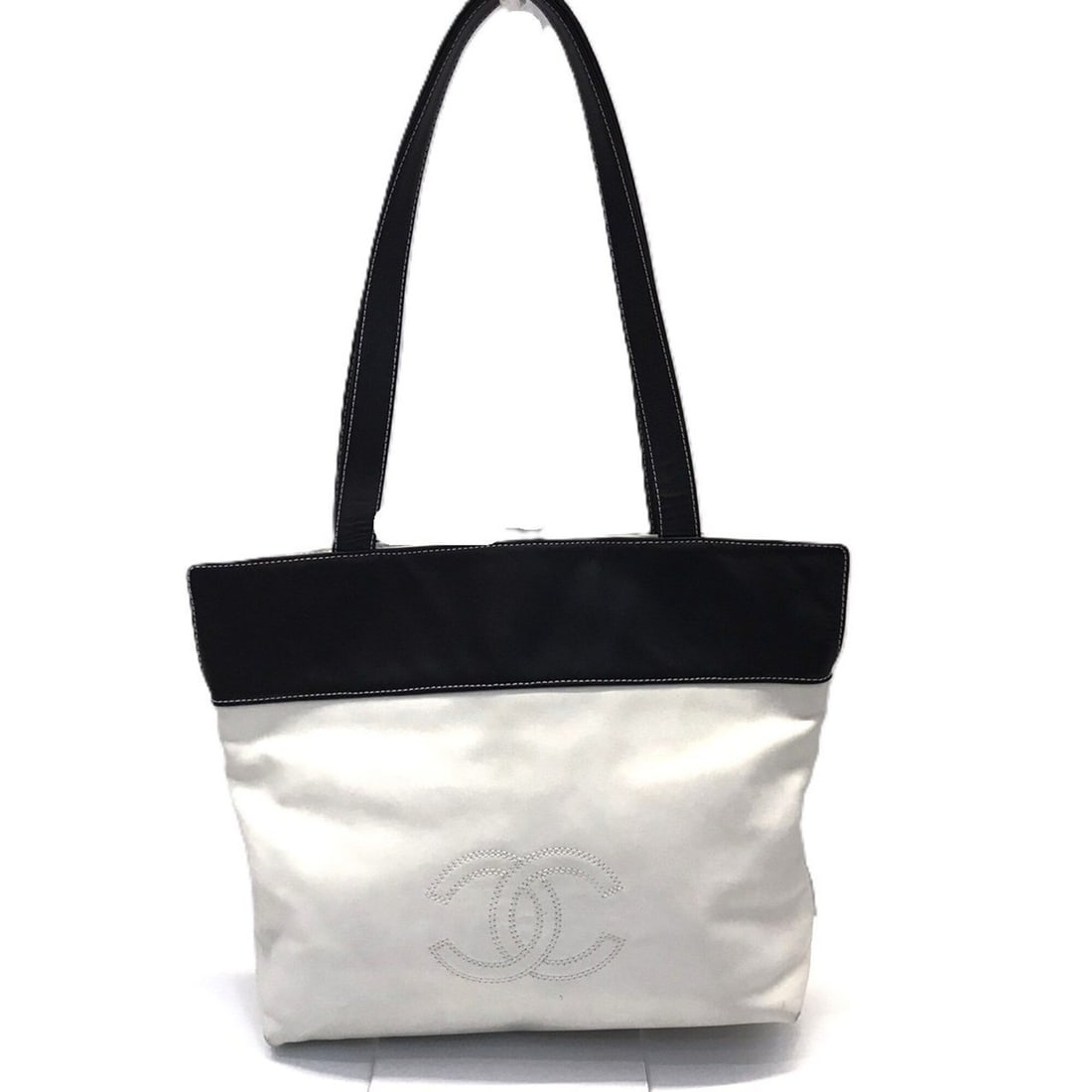 Chanel Bicolor Tote Bag, Leather, White, Serial Number 5: --- Catalog ---Category: SizeSize (HxWxD): 27cm x 36cm x 10.5cm / 10.62'' x 14.17'' x 4.13''Category: DesignType: Tote bagColor: WhiteGender: WomenMaterial: Leather Category: GeneralBrand: ChanelCount