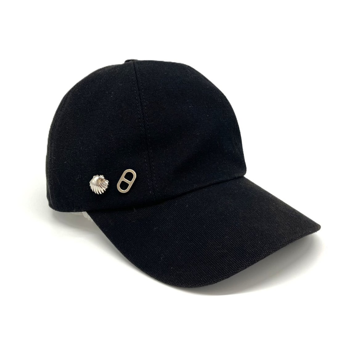 Hermes Cap Serena Seashell Cotton Canvas Black HERMES: --- Catalog ---Category: DesignType: CapColor: BlackGender: Women,MenMaterial: Cotton Category: GeneralBrand: HermesCountry of Origin: ItalyCategory: MeasurementsCircumference: 58cm / 22.83''--- Item 