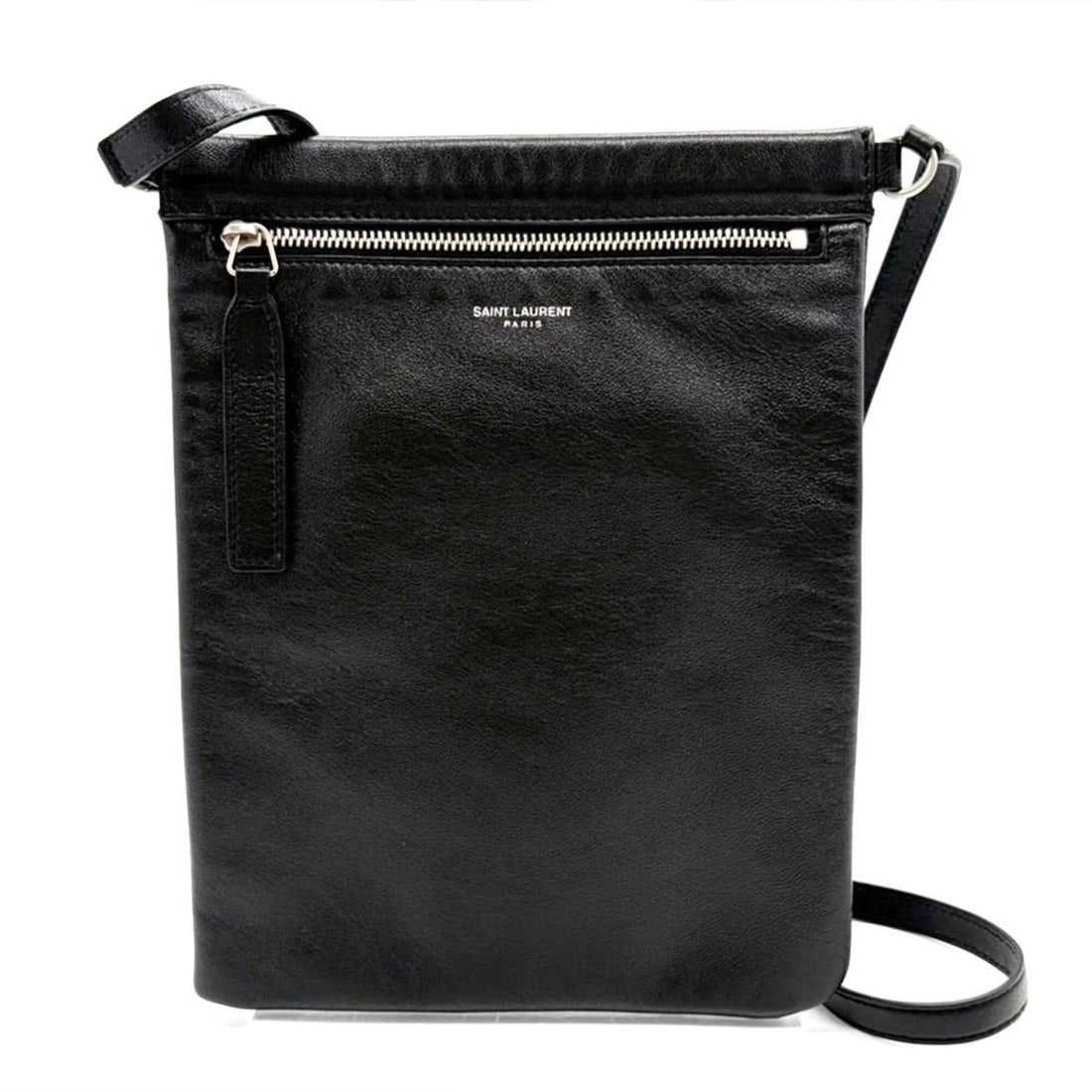 Yves Saint Laurent Saint Laurent Paris Flat Leather Crossbody Bag, Black, 581697 1GE0E 1000 SAINT: --- Catalog ---Category: SizeSize (HxWxD): 23cm x 17.5cm / 9.05'' x 6.88''Category: DesignType: Sling bagColor: BlackGender: Men,WomenMaterial: Leather Category: GeneralBrand: Yves Saint LaurentCountr