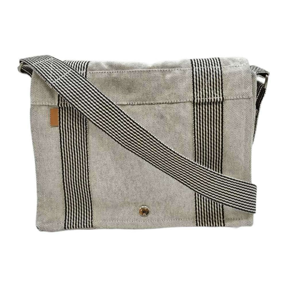 Hermes New Fourre-Tout Bassas PM Shoulder Bag, Gray Canvas, Men's & Women's: --- Catalog ---Category: SizeSize (HxWxD): 26cm x 29cm x 8cm / 10.23'' x 11.41'' x 3.14''Category: DesignType: Shoulder bagColor: GrayGender: Men,WomenMaterial: Canvas Category: GeneralBrand: