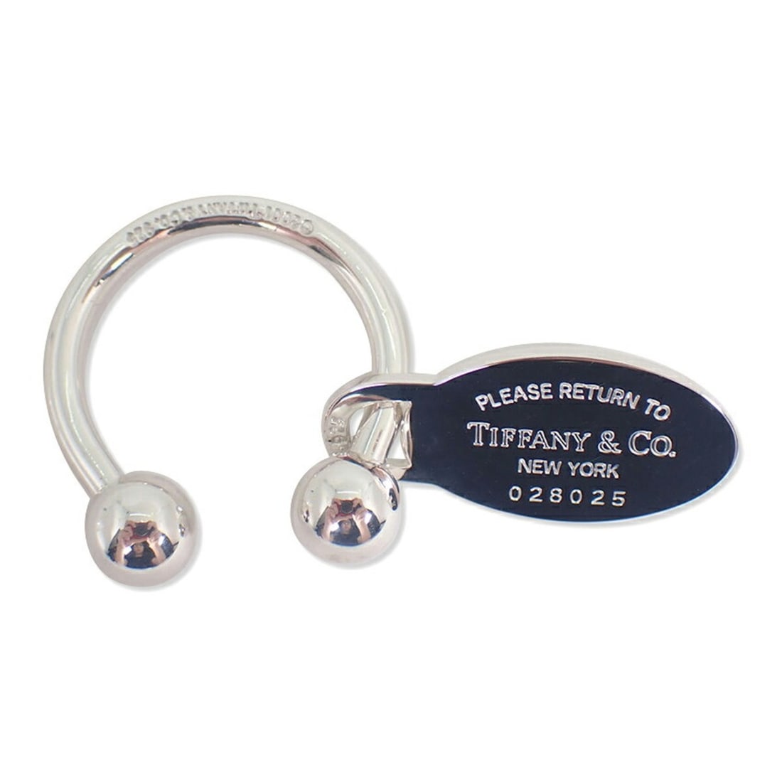 TIFFANY & Co. 925 Return to Oval Tag Keyring: --- Catalog ---Category: SizeSize (HxWxD): 3.42cm x 3.17cm / 1.34'' x 1.24''Category: DesignType: KeyringGender: WomenMaterial: Sterling silver 925Category: GeneralBrand: Tiffany--- Item List