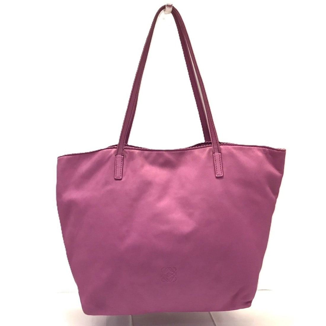 Loewe tote bag, nappa leather, pink, Anagram design.: --- Catalog ---Category: SizeSize (HxWxD): 26cm x 15cm / 10.23'' x 5.9''Category: DesignType: Tote bagColor: PinkGender: WomenCategory: GeneralMPN: 051207Brand: Loewe--- Item List ---Section: Conditio