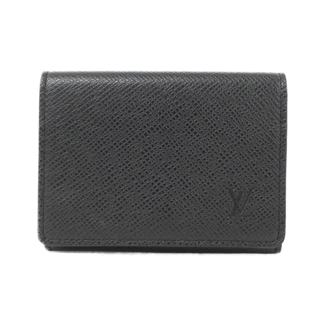 Louis Vuitton Taiga Enveloppe Carte de Visite M64595 Business Card Holder/Card Case: --- Catalog ---Category: DesignType: Card caseColor: BlackGender: MenMaterial: Leather Leather/Fur Type: CalfskinCategory: GeneralMPN: M64595Brand: Louis VuittonCategory: Physical PropertiesSize (HxWx