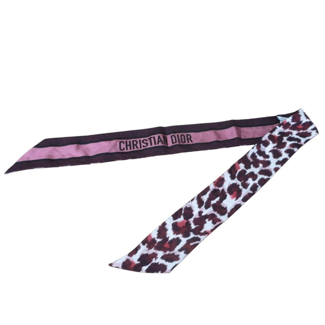 CHRISTIAN DIOR Leopard Print Logo Mitzah Silk Scarf 15LEO106ZKDO Red (Women's): --- Catalog ---Category: SizeSize (LxW): 1m x 5.5cm / 39.37'' x 2.16''Category: DesignType: ScarfColor: Pink, Red color, WhiteGender: WomenMaterial: Silk Category: GeneralBrand: Christian Dior--- Item