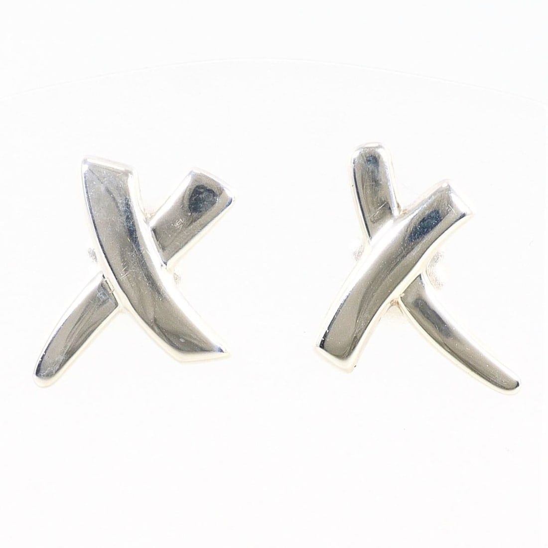 Tiffany & Co. Kiss Silver Earrings, Total Weight 2.6g, Jewelry: --- Catalog ---Category: SizeWeight: 2.6g / 0.09oz.Category: DesignType: Stud earringsGender: WomenMaterial: Silver 925Category: GeneralBrand: Tiffany--- Item List ---Section: ConditionRanking: Rank S