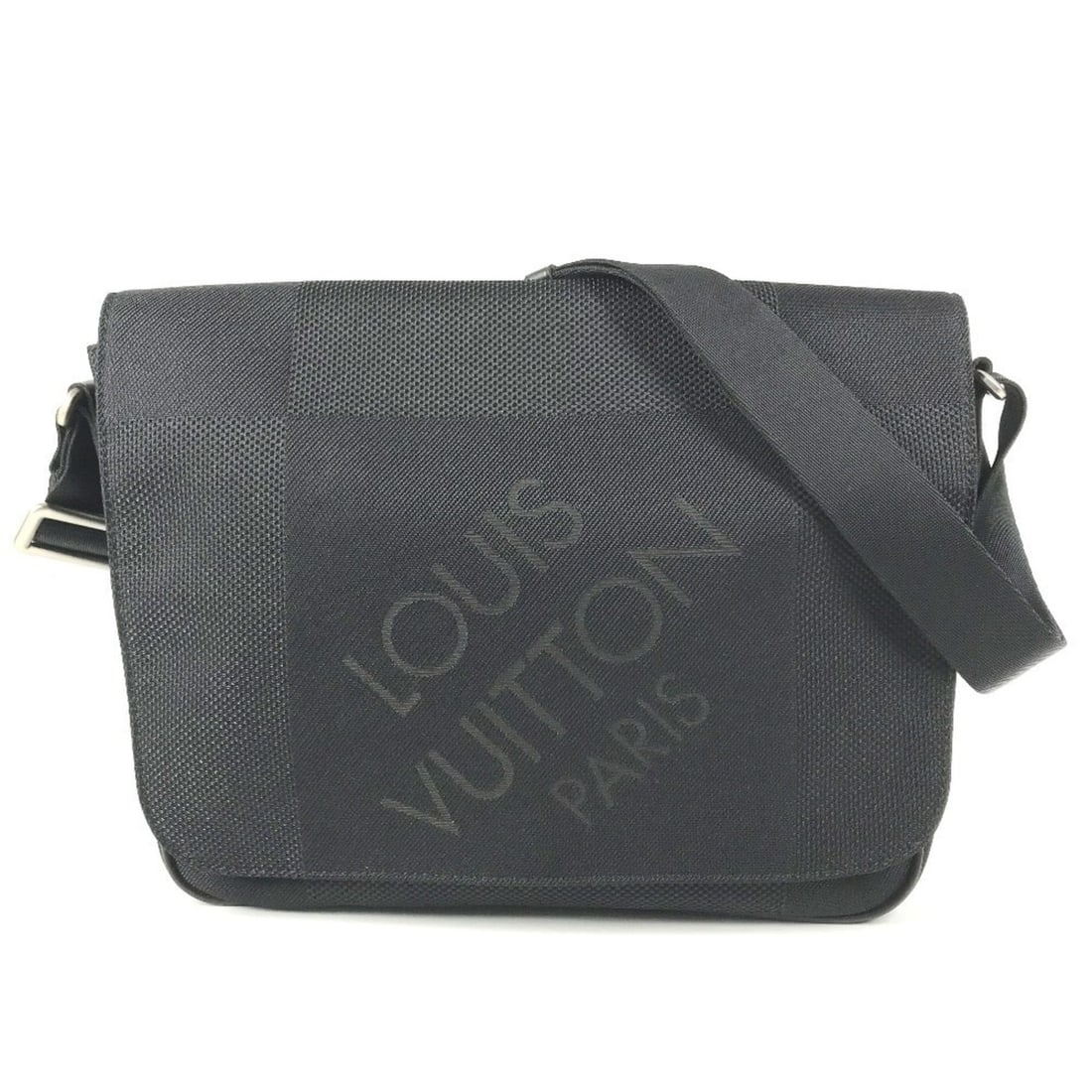 LOUIS VUITTON M93618 Damier Geant Petit Messager Messenger Bag Shoulder with Flap Closure, Canvas,: --- Catalog ---Category: SizeSize (HxWxD): 24.5cm x 31.5cm x 8.5cm / 9.64'' x 12.4'' x 3.34''Category: DesignType: Messenger bag, Shoulder bagColor: BlackGender: Men,WomenMaterial: Damier Geant , Canv