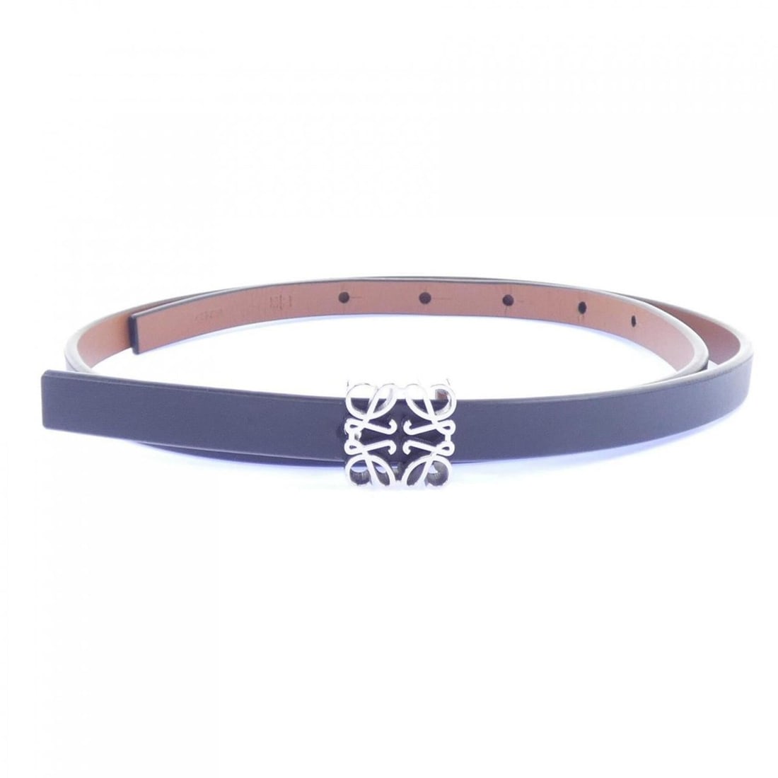 Loewe E82111BX01 Belt: --- Catalog ---Category: SizeLength: 65cm - 75cm / 25.59'' - 29.52''Category: DesignType: Standard beltColor: BlackGender: WomenCategory: GeneralMPN: E82111BX01Brand: Loewe--- Item List ---Section: