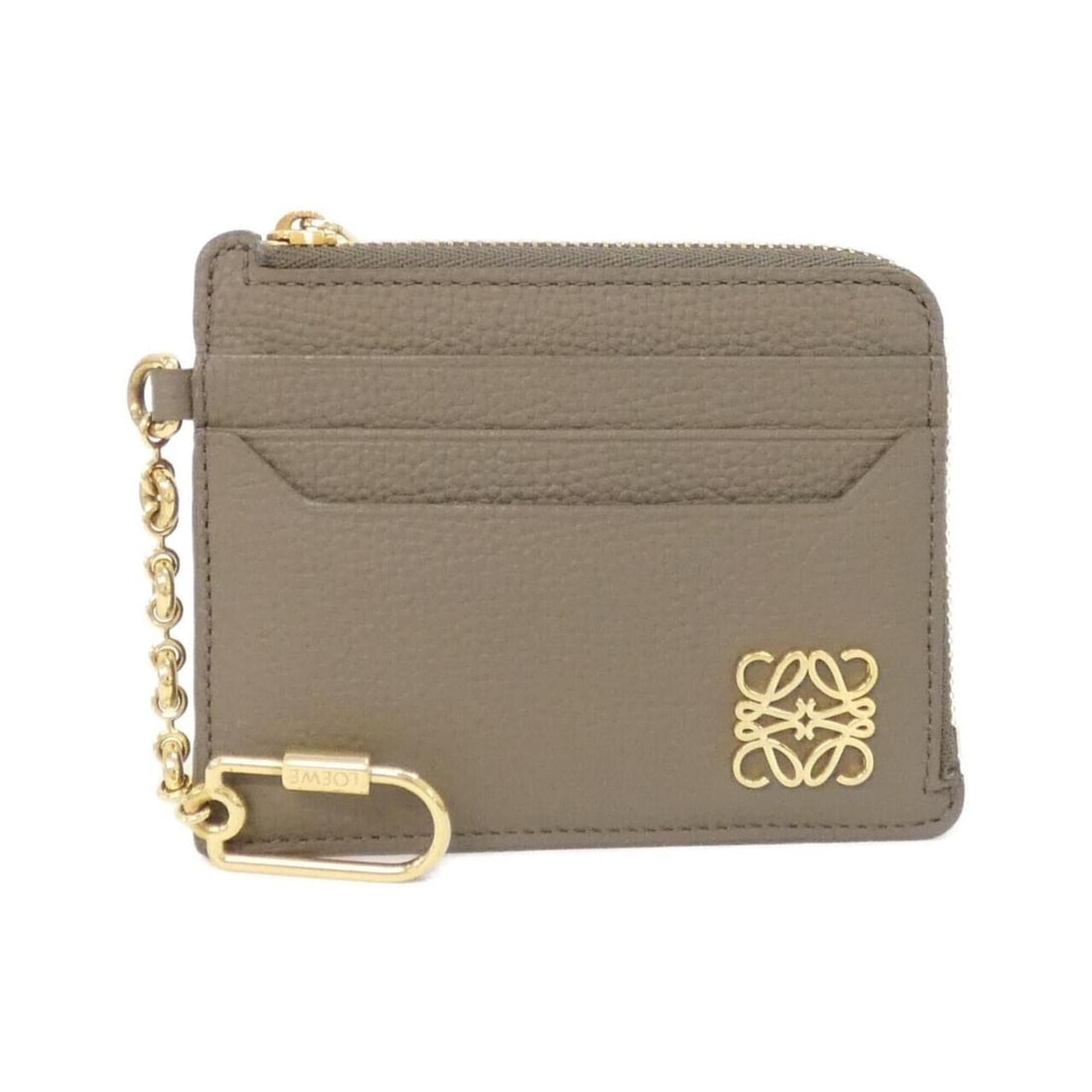 Loewe C821SQLX03 Wallet/Coin Case: --- Catalog ---Category: SizeSize (HxWxD): 9cm x 11cm x 1cm / 3.54'' x 4.33'' x 0.39''Category: DesignType: Coin purse/coin caseColor: BrownGender: WomenMaterial: Leather Leather/Fur Type: CalfskinCat