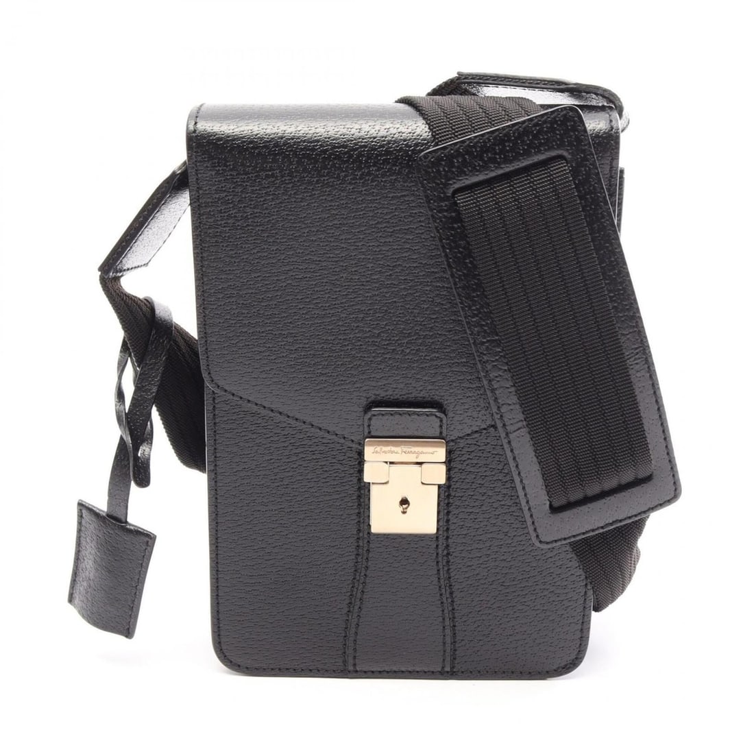 Salvatore Ferragamo shoulder bag/handbag, leather, women's, black.: --- Catalog ---Category: SizeSize (HxWxD): 22cm x 15cm x 5cm / 8.66'' x 5.9'' x 1.96''Category: DesignType: Handbag, Shoulder bagColor: BlackGender: WomenMaterial: Leather Category: GeneralBrand: Salv