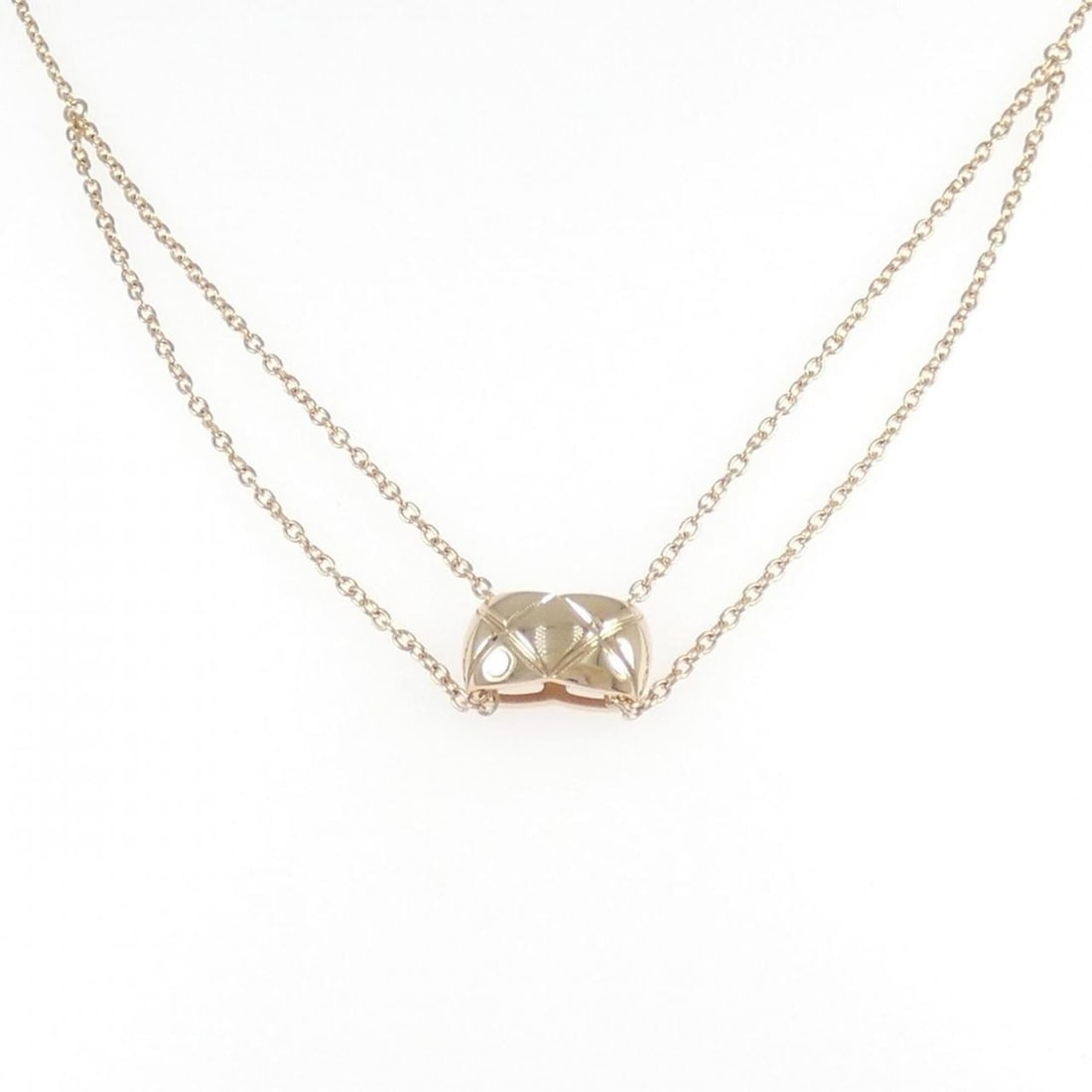 Chanel Coco Crush Necklace: --- Catalog ---Category: SizePendant Size: 8.9mm x 13.6mm / 0.35'' x 0.53''Neck Circumference: 37 cm - 40 cm / 14.56'' - 15.74''Category: DesignGender: WomenMaterial: Pink gold (18K)Pendant Type: