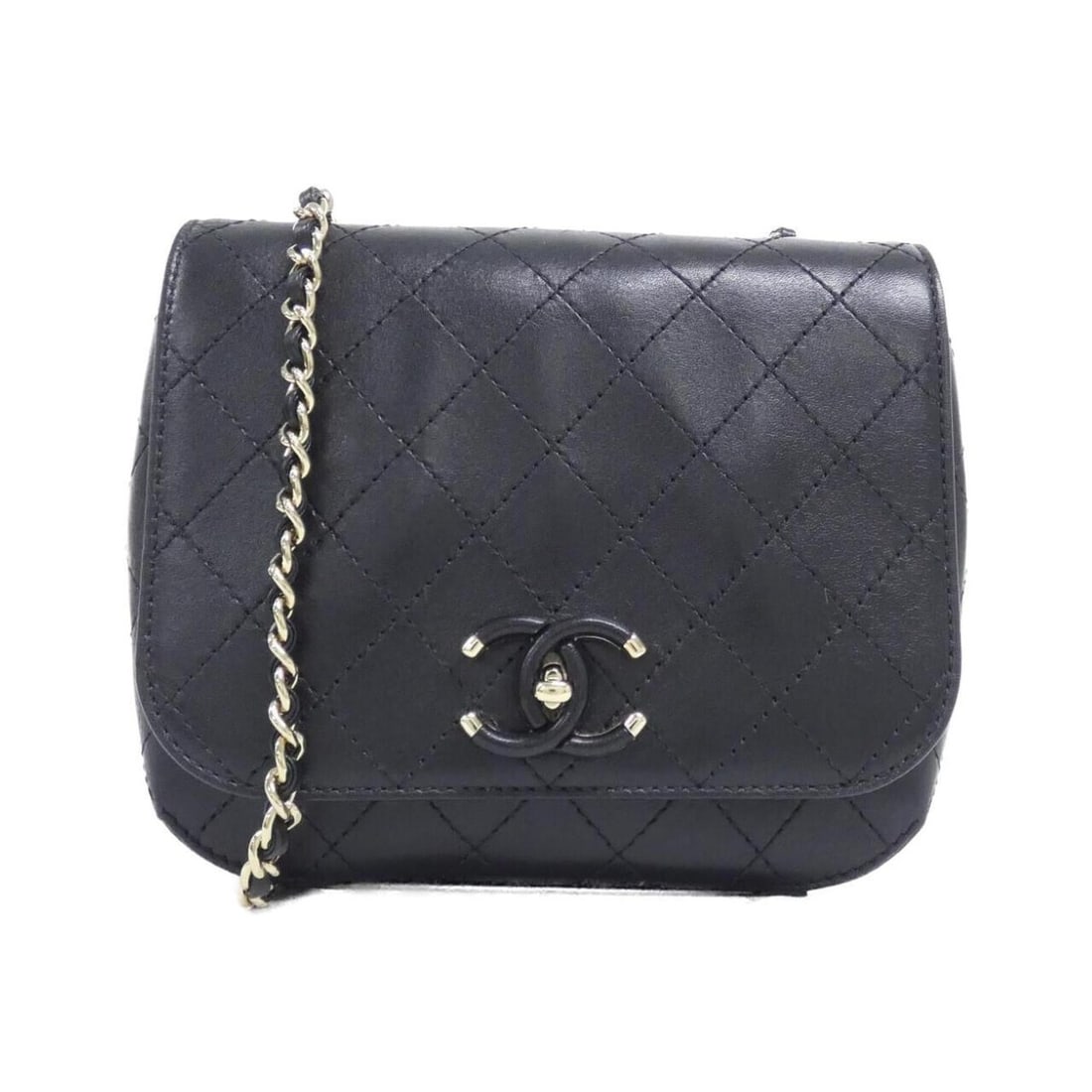 Chanel AS0532 Shoulder Bag: --- Catalog ---Category: SizeSize (HxWxD): 15cm x 17cm x 5cm / 5.9'' x 6.69'' x 1.96''Category: DesignType: Shoulder bagColor: BlackGender: WomenMaterial: Leather Leather/Fur Type: CalfskinCategory: