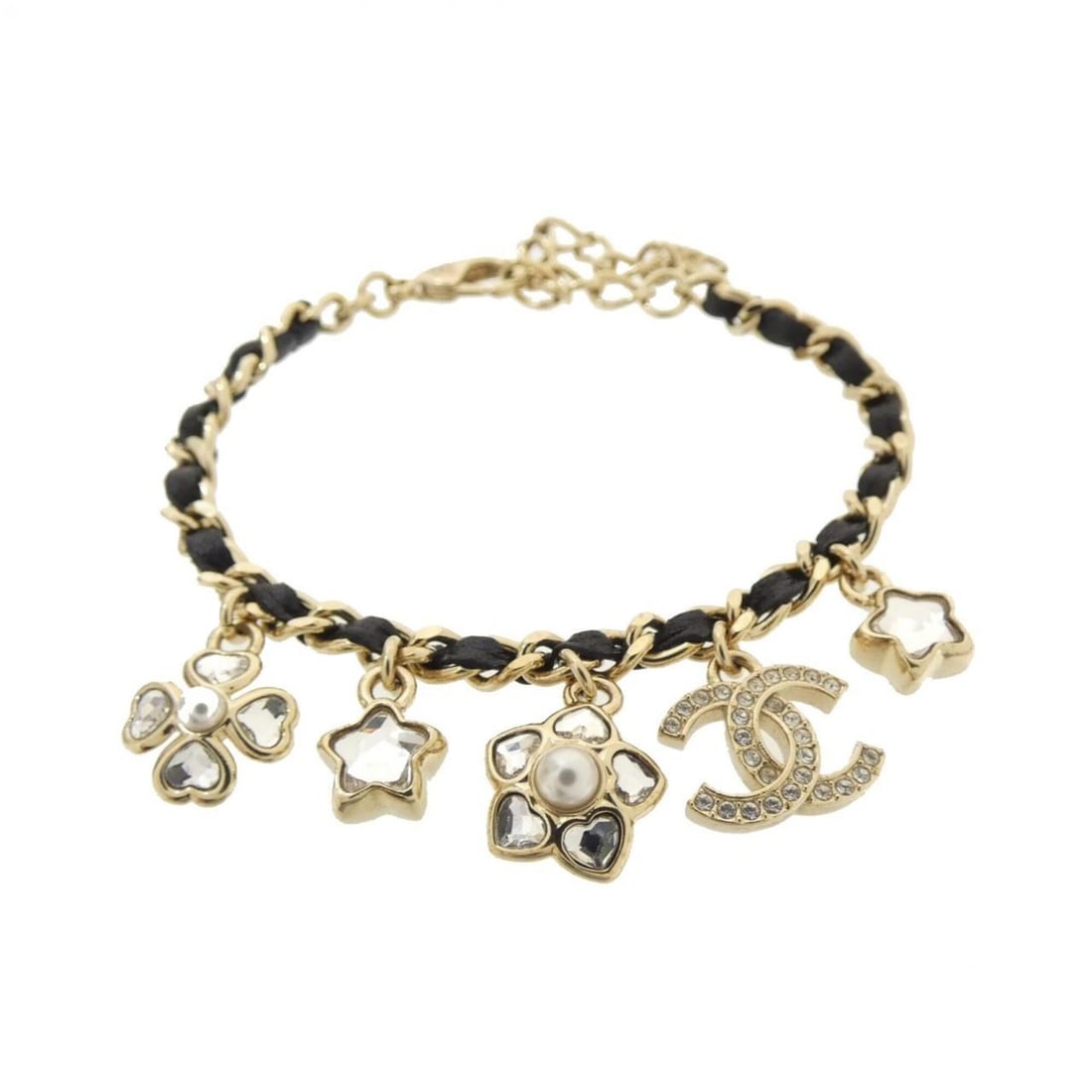 Chanel ABG283 Bracelet: --- Catalog ---Category: SizeLength: 16cm - 21cm / 6.29'' - 8.26''Category: DesignType: Charm braceletColor: Black, Gold, WhiteGender: WomenMaterial: Artificial pearl, LeatherCategory: GeneralMPN:
