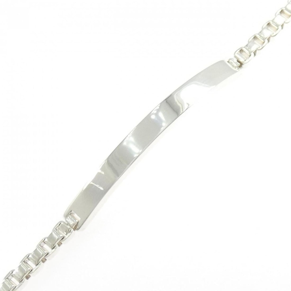Tiffany Venetian Link I.D Bracelet: --- Catalog ---Category: SizeLength: 18cm / 7.08''Category: DesignType: Identification braceletGender: WomenMaterial: Silver 925Category: GeneralBrand: Tiffany--- Item List ---Section: