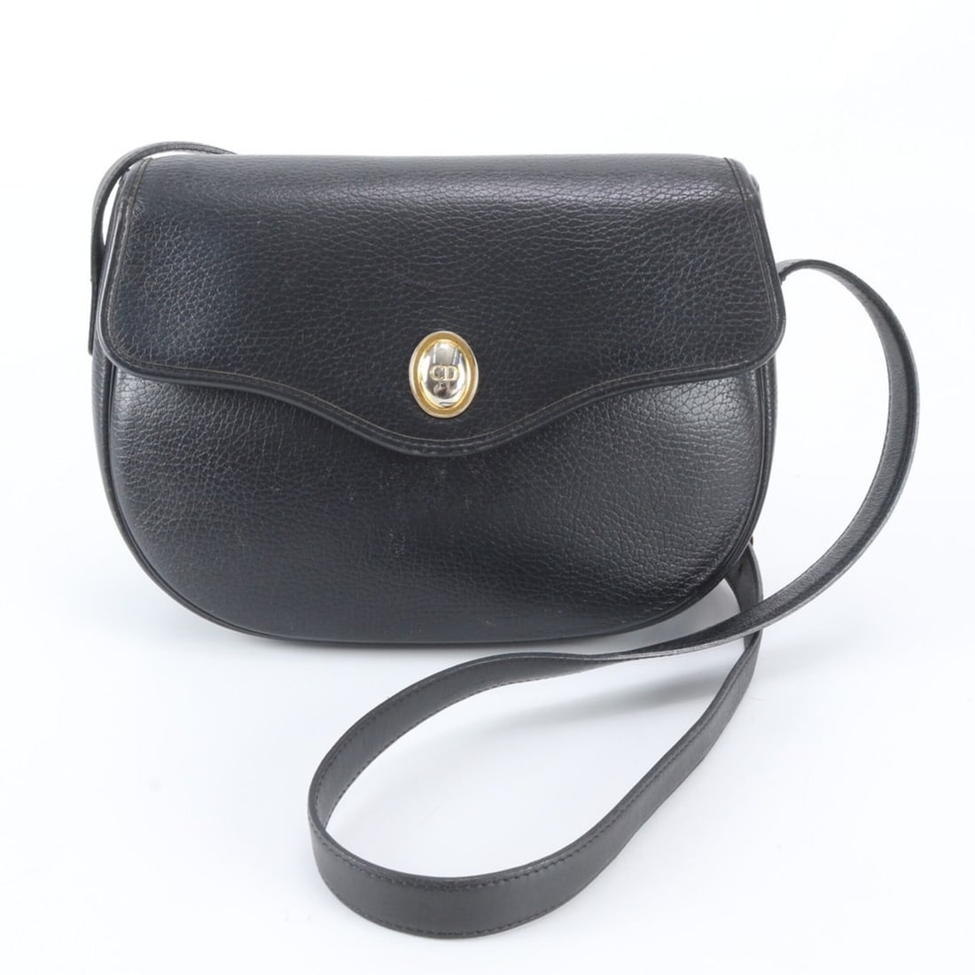 Vintage Christian Dior CD Oval Logo Leather Shoulder Bag Crossbody for Women: --- Catalog ---Category: SizeSize (HxWxD): 17cm x 23cm x 8cm / 6.69'' x 9.05'' x 3.14''Category: DesignType: Shoulder bagColor: BlackGender: WomenMaterial: Leather Category: GeneralBrand: Christian Di
