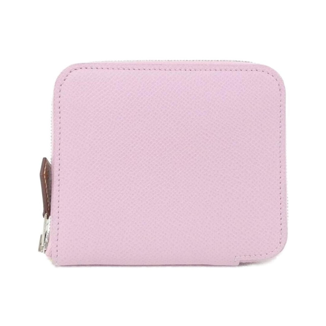 Hermes Equateur Silk In Compact 077756CK Wallet: --- Catalog ---Category: SizeSize (HxWxD): 10cm x 11cm x 1.5cm / 3.93'' x 4.33'' x 0.59''Category: DesignType: Wallet (bi-fold)Color: PinkGender: WomenMaterial: Epsom leather , Silk Category: