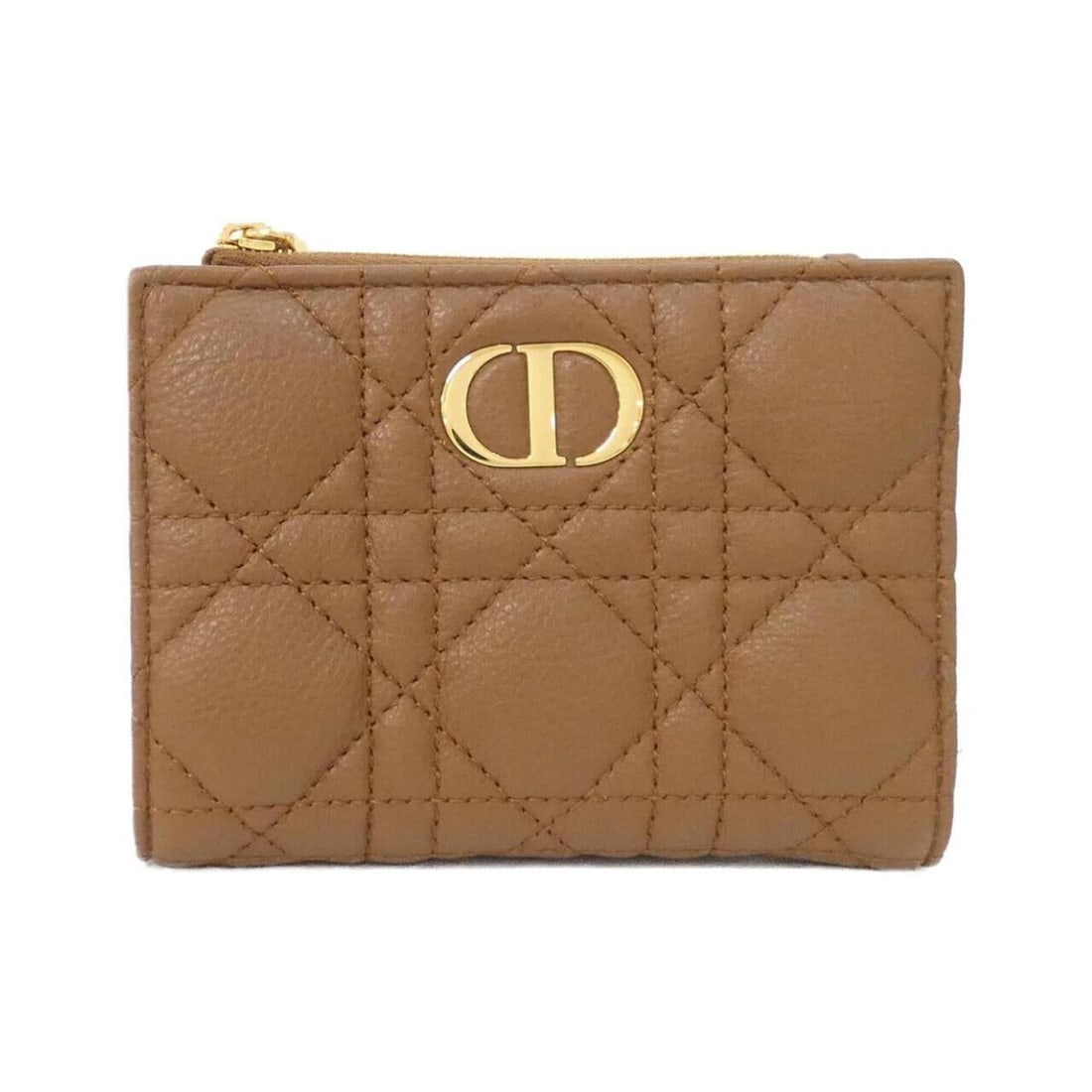 Christian Dior Caro Dahlia Wallet S5173UWHC: --- Catalog ---Category: SizeSize (HxWxD): 9cm x 12cm x 2.5cm / 3.54'' x 4.72'' x 0.98''Category: DesignType: Wallet (bi-fold)Color: BrownGender: WomenMaterial: Leather Leather/Fur Type: CalfskinCateg