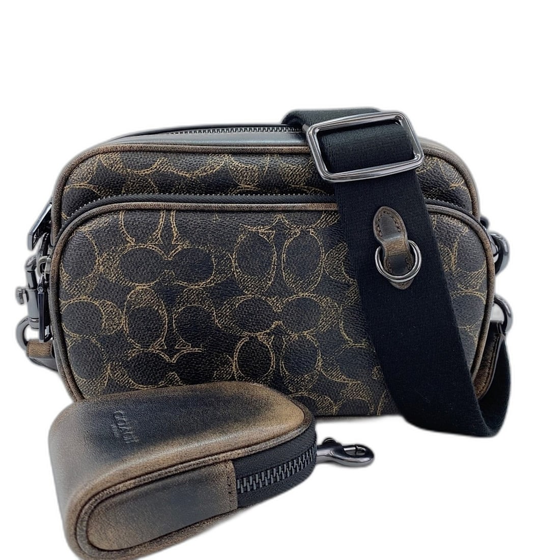 Coach Finlay Crossbody Signature Shoulder Bag, Coated Canvas, Brown: --- Catalog ---Category: SizeSize (HxWxD): 15cm x 22cm x 9cm / 5.9'' x 8.66'' x 3.54''Category: DesignType: Shoulder bagColor: BrownGender: WomenMaterial: PVC Category: GeneralBrand: Coach--- Item Lis