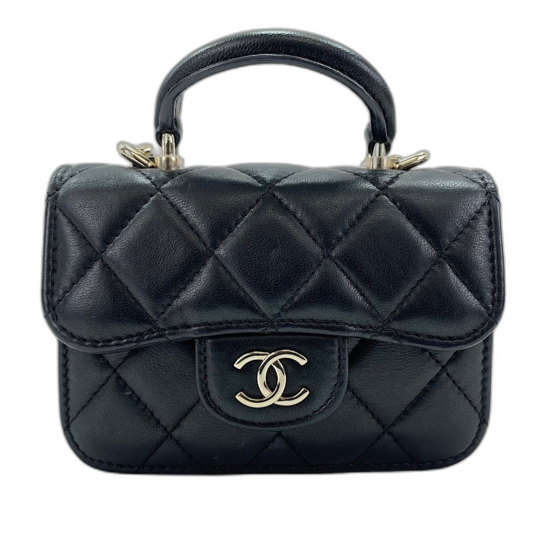 Chanel Matelassé Shoulder Bag, Lambskin, Black: --- Catalog ---Category: SizeSize (HxWxD): 9cm x 12cm x 2cm / 3.54'' x 4.72'' x 0.78''Category: DesignType: Shoulder bagColor: BlackGender: WomenMaterial: Leather Category: GeneralBrand: Chanel--- Ite