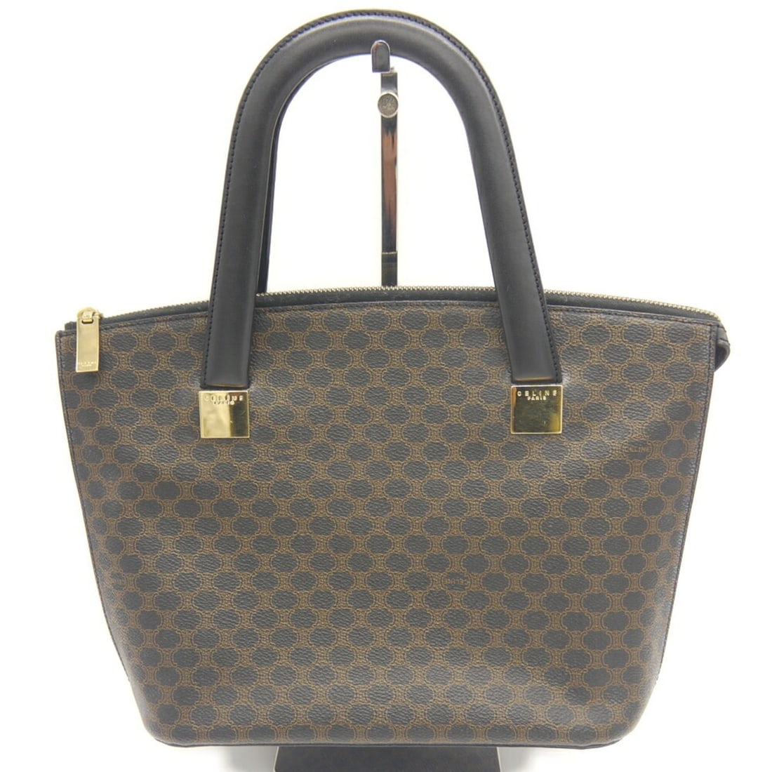 CELINE Macadam pattern tote bag MC97/2: --- Catalog ---Category: SizeSize (HxWxD): 23cm x 26cm x 14cm / 9.05'' x 10.23'' x 5.51''Category: DesignType: Tote bagColor: BrownGender: WomenMaterial: PVC , Leather Category: GeneralMPN: MC97/2Bran