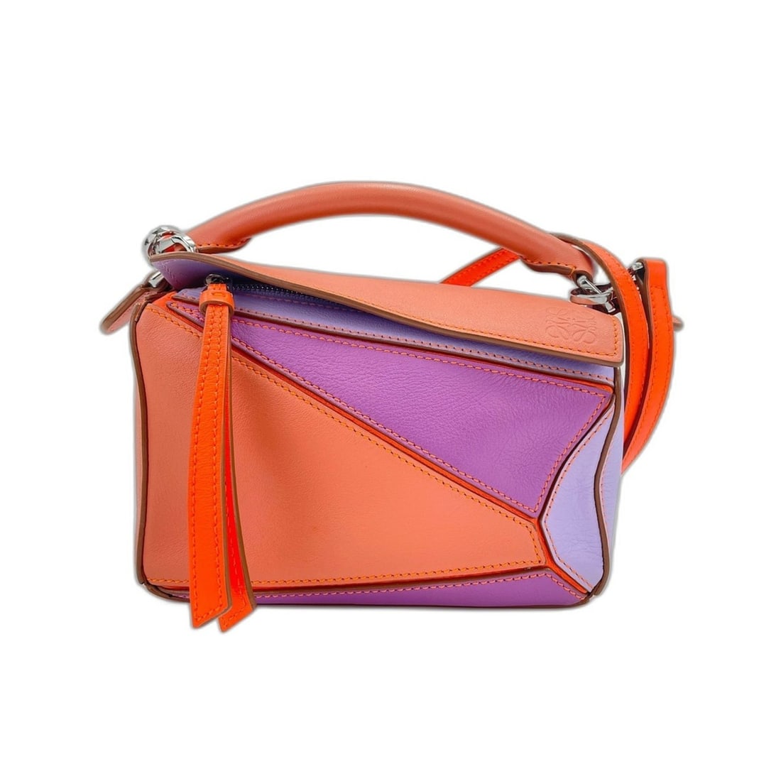 Loewe Puzzle Bag Shoulder Leather Orange: --- Catalog ---Category: SizeSize (HxWxD): 11cm x 17cm x 7cm / 4.33'' x 6.69'' x 2.75''Category: DesignType: Shoulder bagColor: OrangeGender: WomenMaterial: Leather Category: GeneralLine: PuzzleBrand: