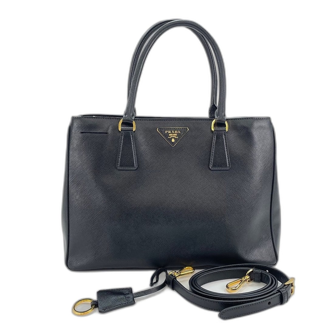 Prada Galleria Tote Bag, Leather, Black: --- Catalog ---Category: SizeHandle Drop: 15.00cm / 5.91''Size (HxWxD): 23cm x 33cm x 14cm / 9.05'' x 12.99'' x 5.51''Strap Length: 108cm - 118cm / 42.51'' - 46.45''Category: DesignType: Tote bagColor