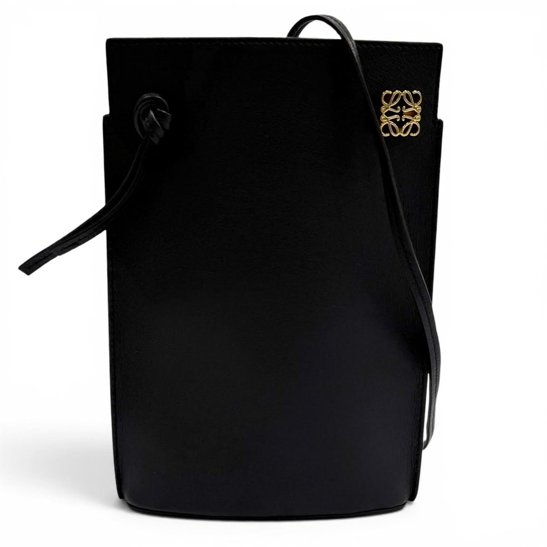 LOEWE C630R12X01 Classic Calfskin Dice Pocket Anagram Shoulder Bag, Black, Made in Spain, Women's,: --- Catalog ---Category: SizeSize (HxWxD): 20cm x 14.8cm x 4.3cm / 7.87'' x 5.82'' x 1.69''Category: DesignType: Shoulder bagColor: BlackGender: WomenCategory: GeneralMPN: C630R12X01Brand: LoeweCountr