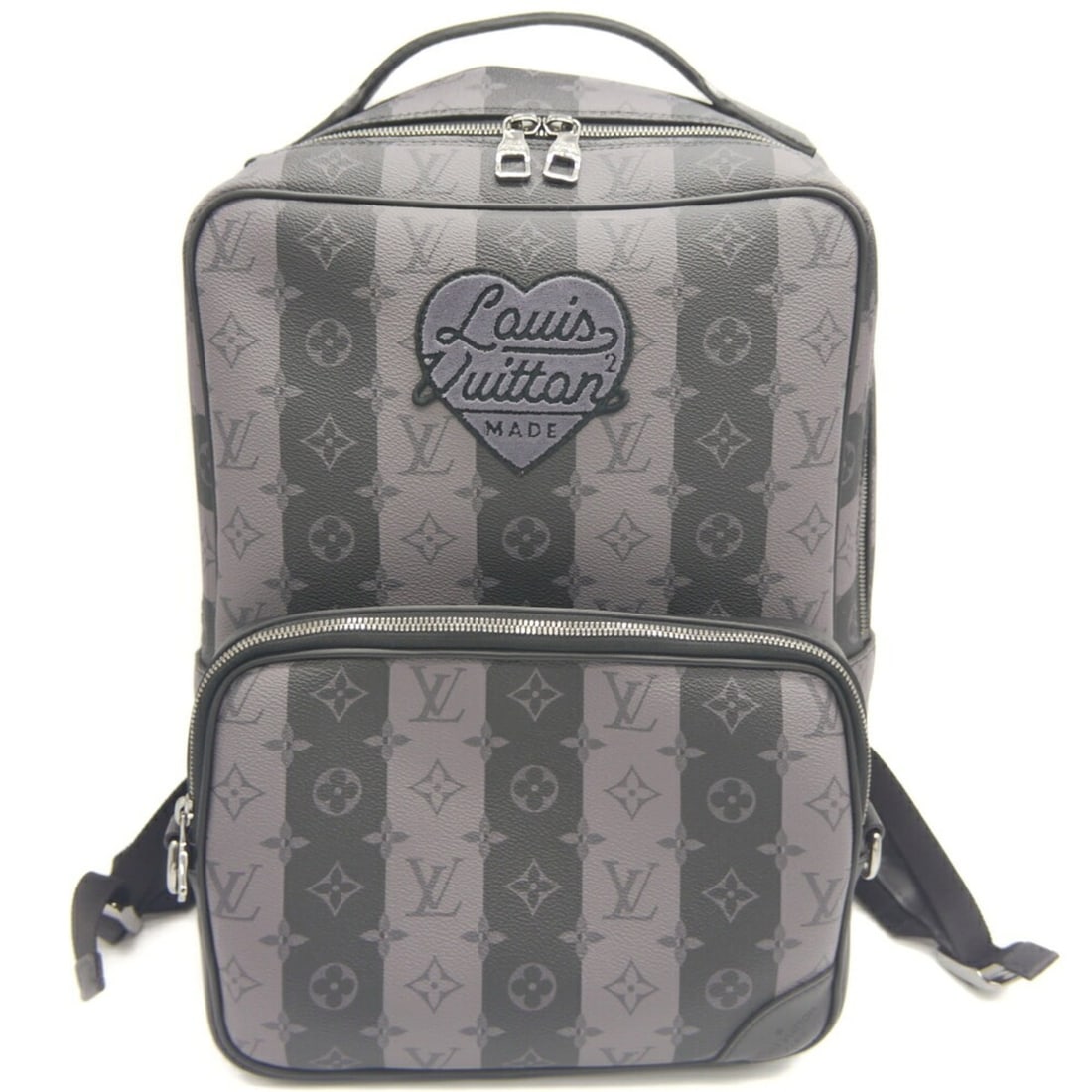 LOUIS VUITTON Louis Vuitton Monogram Stripe Eclipse Modular Backpack M45962 LV x NIGO Bag: --- Catalog ---Category: SizeSize (HxWxD): 42cm x 30cm x 12cm / 16.53'' x 11.81'' x 4.72''Category: DesignType: Backpack, PouchColor: GrayGender: WomenMaterial: Coated canvas Category: GeneralMPN: M45