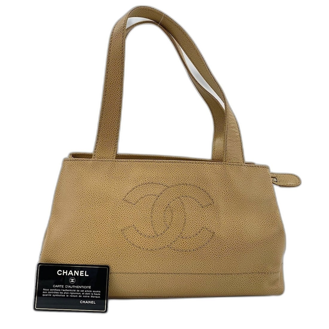 Chanel shoulder bag, beige: --- Catalog ---Category: SizeSize (HxWxD): 18cm x 30cm x 10cm / 7.08'' x 11.81'' x 3.93''Category: DesignType: Shoulder bagColor: BeigeGender: WomenCategory: GeneralBrand: Chanel--- Item List ---Secti