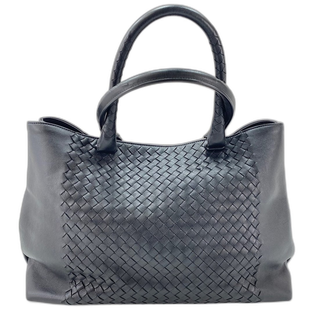 Bottega Veneta Intrecciato Tote Bag, Leather, Black: --- Catalog ---Category: SizeSize (HxWxD): 29cm x 40cm x 17cm / 11.41'' x 15.74'' x 6.69''Category: DesignType: Tote bagColor: BlackGender: WomenMaterial: Leather Category: GeneralBrand: Bottega