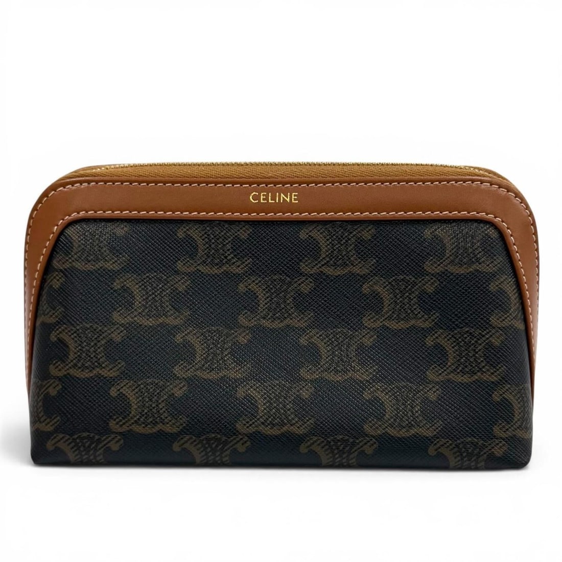 CELINE 4M1622CZ Small Cosmetic Pouch, Triomphe Canvas and Calfskin, Tan, Makeup Gold Hardware, Made: --- Catalog ---Category: SizeSize (HxWxD): 9cm x 15.5cm x 8.5cm / 3.54'' x 6.1'' x 3.34''Category: DesignType: PouchGender: WomenMaterial: Canvas , Leather Leather/Fur Type: CalfskinCategory: GeneralM