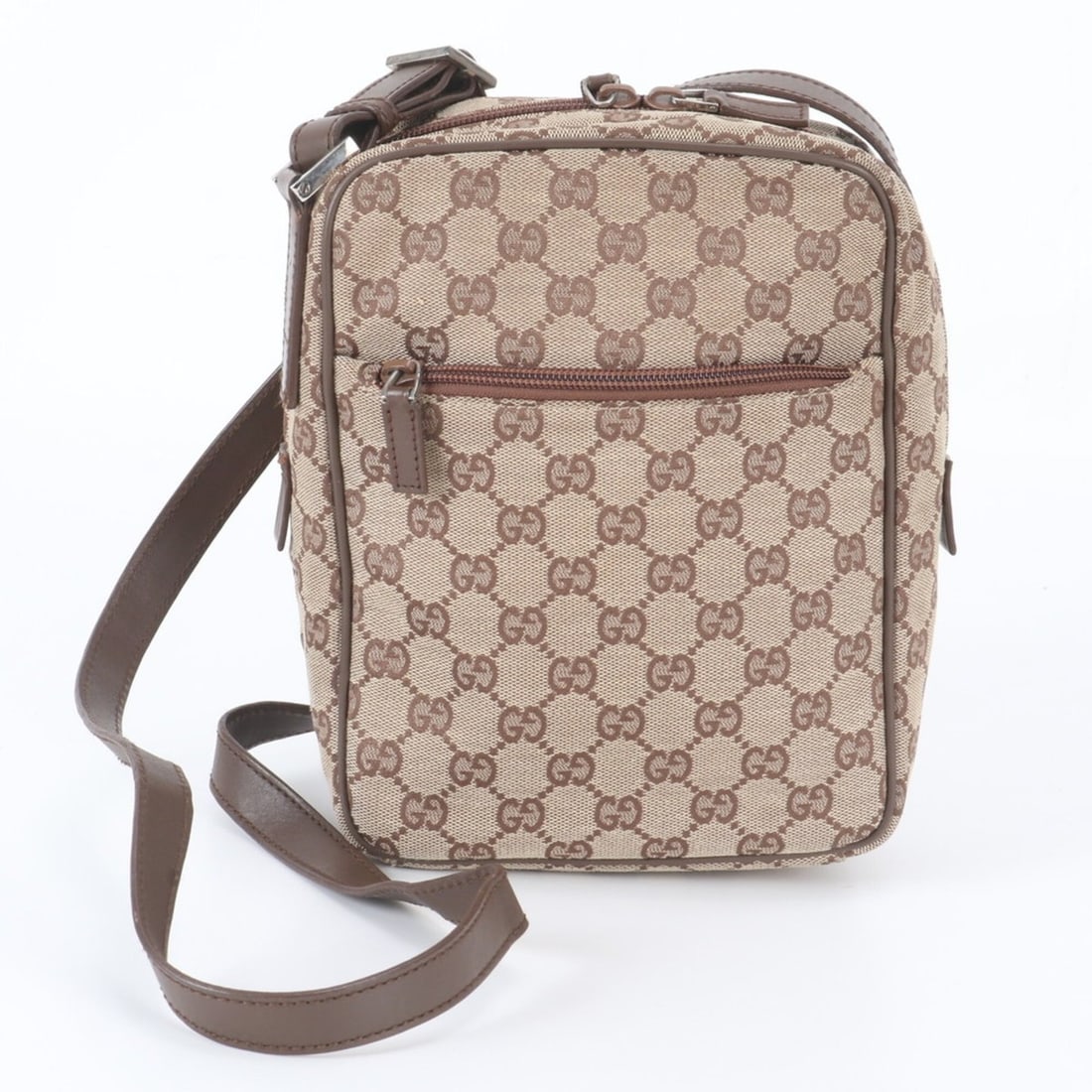 Gucci GG Canvas 0181612 Leather Shoulder Bag Messenger for Men: --- Catalog ---Category: SizeSize (HxWxD): 23cm x 18cm x 8cm / 9.05'' x 7.08'' x 3.14''Category: DesignType: Messenger bag, Shoulder bagColor: BrownGender: MenMaterial: Leather , Canvas Category: Gene