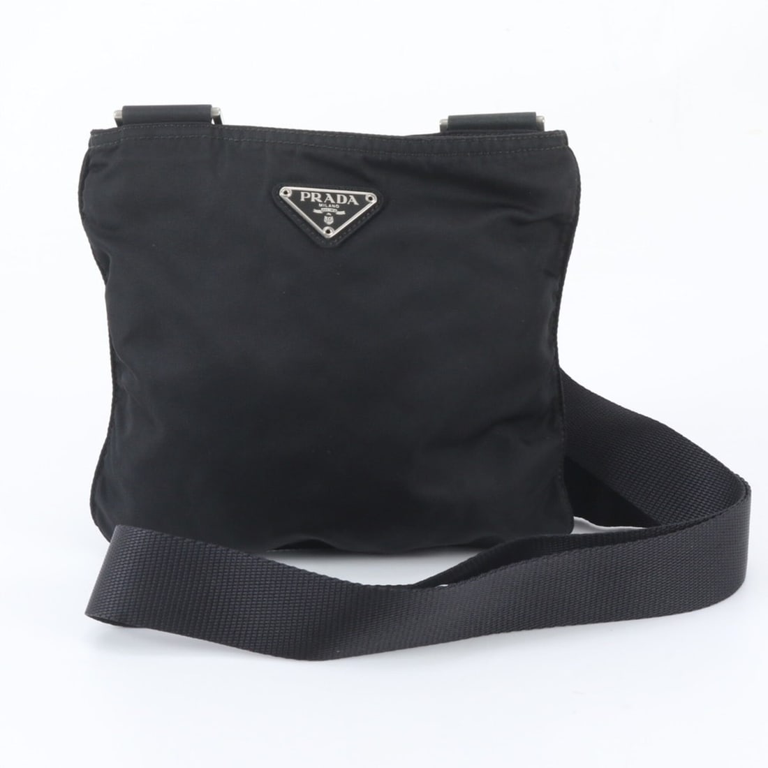 Prada Tessuto Nylon Triangle Logo Leather Shoulder Bag Messenger Black Men's: --- Catalog ---Category: SizeSize (HxWxD): 18cm x 20cm x 1cm / 7.08'' x 7.87'' x 0.39''Category: DesignType: Messenger bag, Shoulder bagColor: BlackGender: MenMaterial: Nylon , Leather Category: Gener