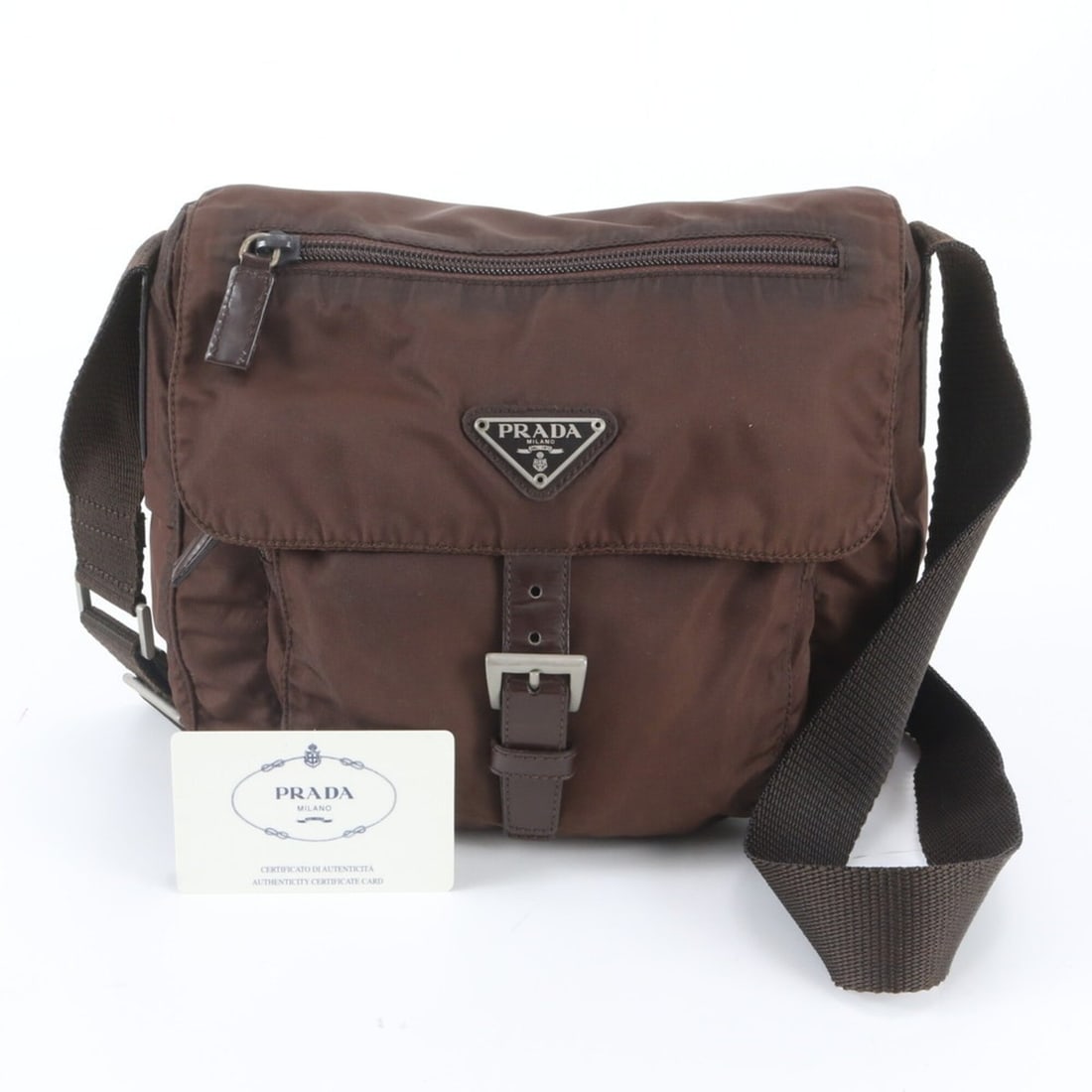 Prada Tessuto Nylon Shoulder Bag with Triangle Logo (B8994) - Men's Guarantee Card: --- Catalog ---Category: SizeSize (HxWxD): 22cm x 22cm x 10cm / 8.66'' x 8.66'' x 3.93''Category: DesignType: Shoulder bagColor: BrownGender: MenMaterial: Nylon , Leather Category: GeneralBrand: Prada