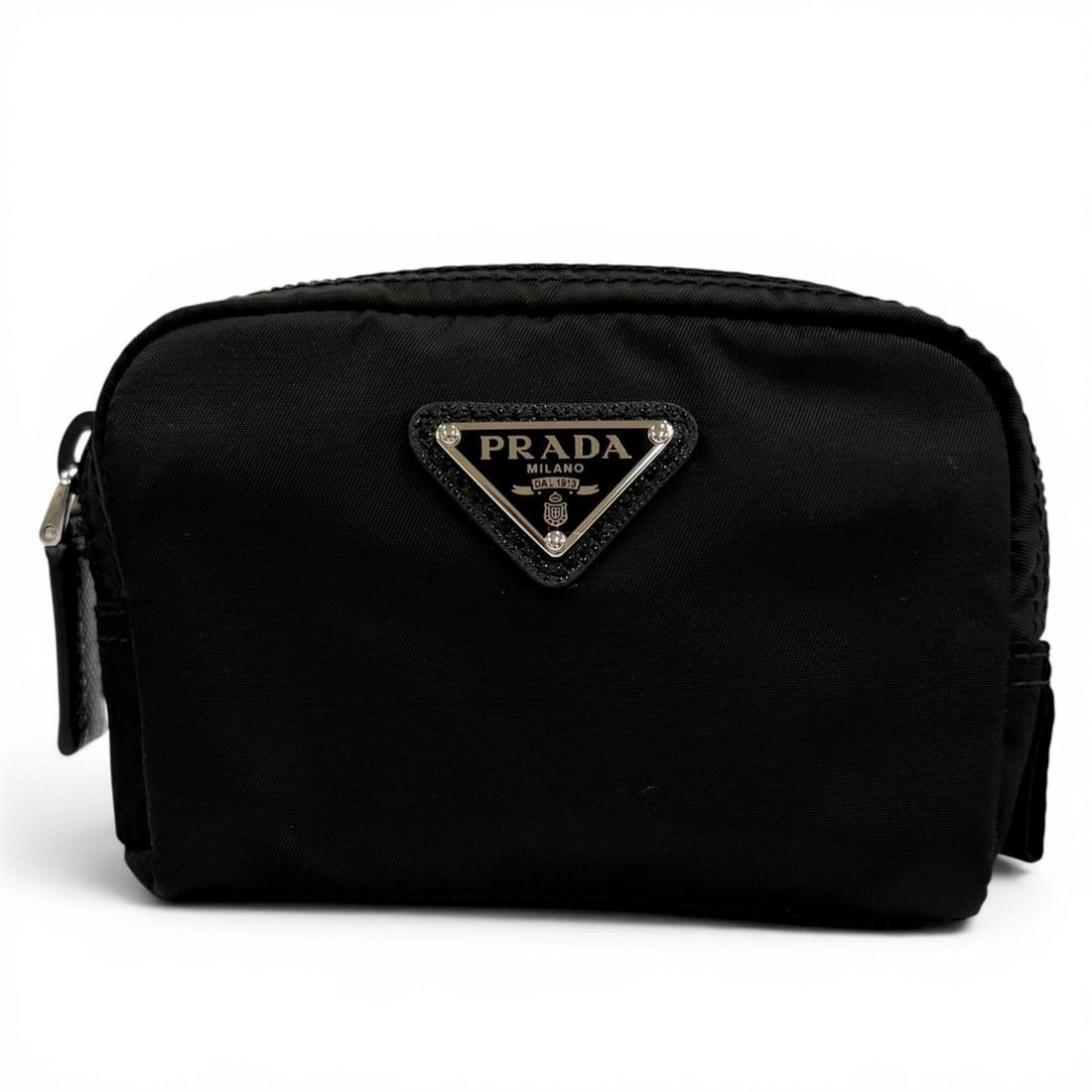 PRADA 1ND339 Micro Re-Nylon Pouch with FRID Tag, Triangle Logo, Cosmetic Pouch, Black, Made in: --- Catalog ---Category: SizeSize (HxWxD): 8cm x 12.5cm x 4cm / 3.14'' x 4.92'' x 1.57''Category: DesignType: PouchColor: BlackGender: WomenMaterial: Nylon Category: GeneralMPN: 1ND339Brand: PradaCoun