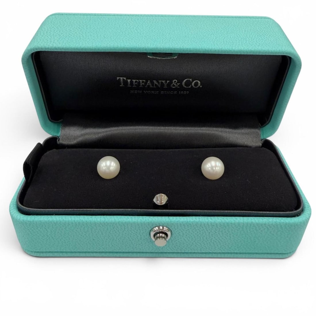 TIFFANY&Co. Tiffany Ziegfeld Freshwater Pearl 8mm Ag925 Earrings, Silver, Weight 1.8g, Women's, with: --- Catalog ---Category: DesignType: Stud earringsColor: SilverStone: Freshwater pearlGender: WomenMaterial: Silver 925Category: GeneralBrand: Tiffany--- Item List ---Section: ConditionRanking: Rank S