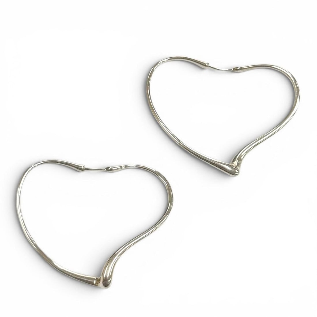 TIFFANY&Co. Tiffany & Co. Elsa Peretti Open Heart Hoop Earrings, Medium, AG925 Silver, Weight 8.9g,: --- Catalog ---Category: SizeSize (HxWxD): 40.00mm x 48.00mm / 1.57'' x 1.89''Category: DesignType: Stud earringsColor: SilverGender: WomenMaterial: Silver 925Category: GeneralBrand: Tiffany--- Item L