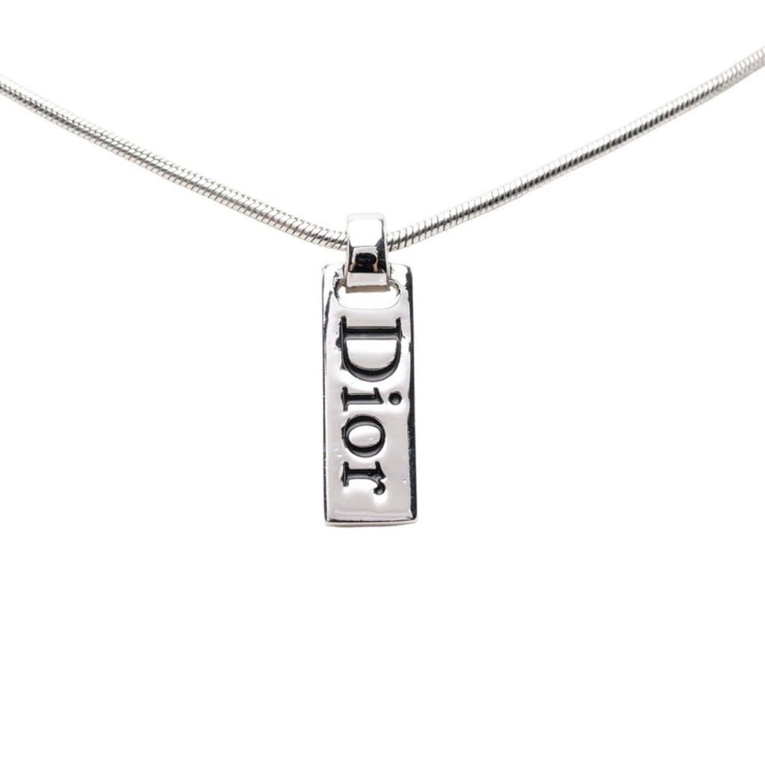 Christian Dior Dior Vintage Logo Plate Necklace Pendant Silver Metal Women's: --- Catalog ---Category: SizePendant Size: 21.6mm x 7.7mm / 0.85'' x 0.3''Neck Circumference: 43 cm / 16.92''Category: DesignColor: SilverGender: WomenMaterial: MetalPendant Type: PendantNecklace Type
