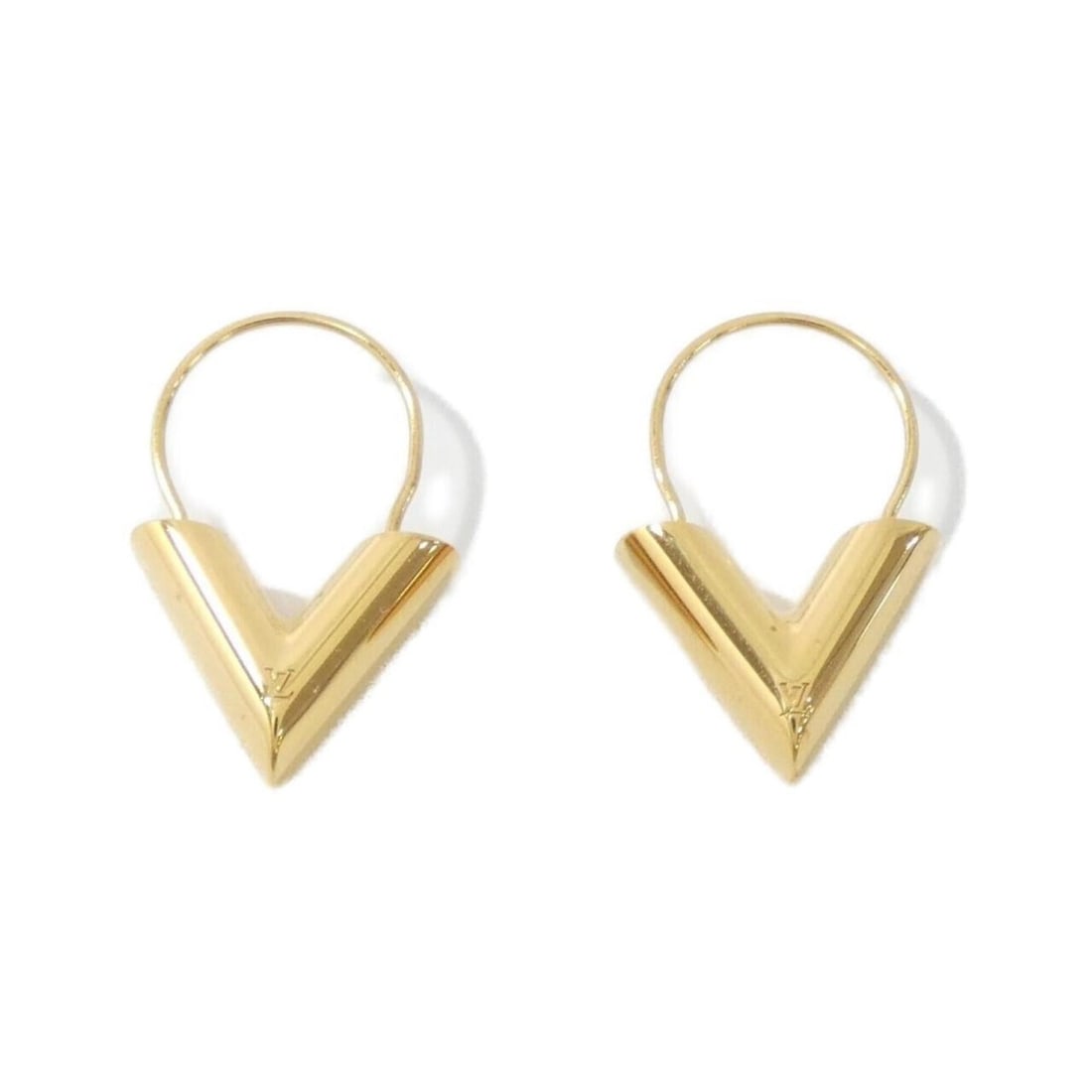 Louis Vuitton Essential V Earrings M61088: --- Catalog ---Category: SizeSize (HxWxD): 15.00mm x 25.00mm / 0.59'' x 0.98''Category: DesignType: Stud earringsColor: GoldGender: WomenCategory: GeneralMPN: M61088Brand: Louis Vuitton--- Item List -