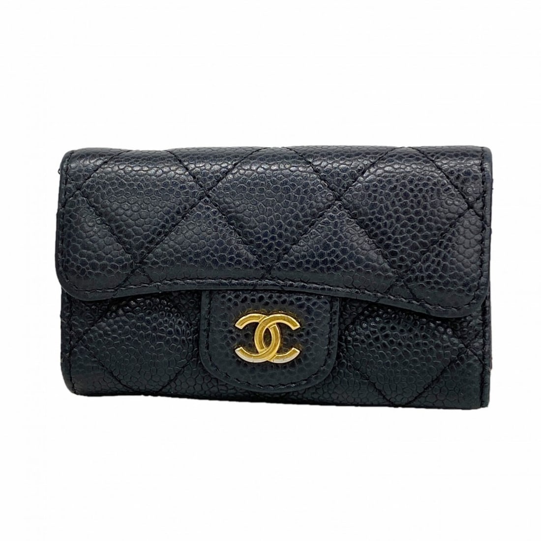 Chanel Accessories/Key Case, Matelassé Caviar Leather, Black, Women's, P3189896: --- Catalog ---Category: DesignType: KeycaseColor: BlackGender: WomenMaterial: Grained Calfskin Category: GeneralBrand: ChanelCategory: Physical PropertiesSize (HxWxD): 6.5cm x 10.5cm x 1.5cm / 2.55''