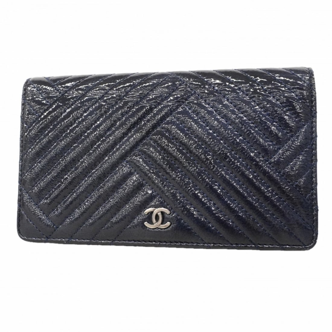 Chanel Long Wallet, V-Stitch, Patent Leather, Navy, Women's, P3219571: --- Catalog ---Category: SizeSize (HxWxD): 10.5cm x 18cm x 2cm / 4.13'' x 7.08'' x 0.78''Category: DesignType: Long wallet (bi-fold)Color: NavyGender: WomenMaterial: Patent leather Category: GeneralBr