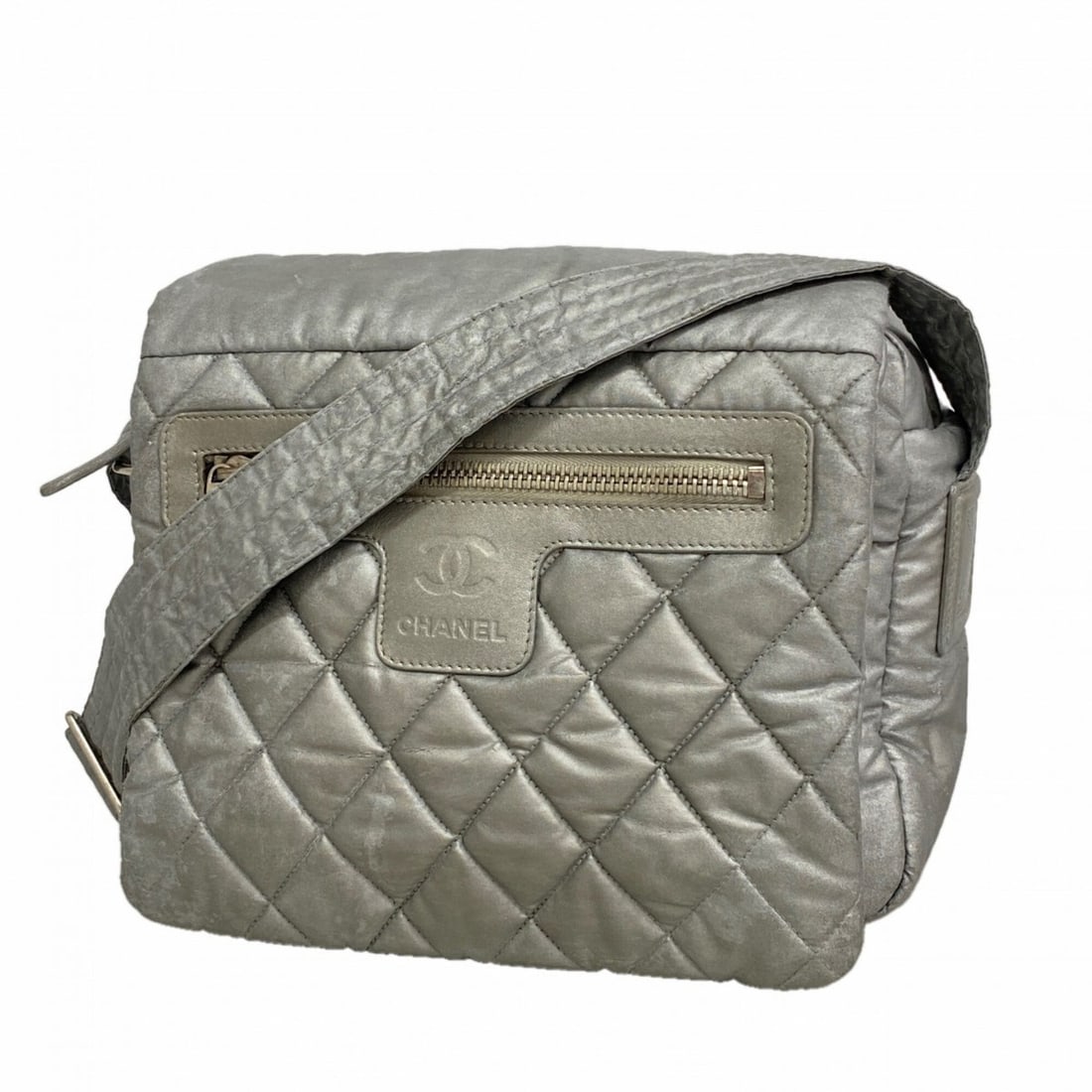 Chanel Coco Cocoon Nylon Shoulder Bag, Gray, Women's, P3212629: --- Catalog ---Category: SizeSize (HxWxD): 25cm x 24cm x 11cm / 9.84'' x 9.44'' x 4.33''Category: DesignType: Shoulder bagColor: GrayGender: WomenMaterial: Nylon Hardware Color: SilverCategory: Genera
