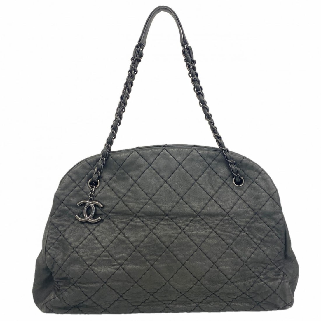 Chanel Matelassé Chain Shoulder Bag, Sparkle Leather, Black, Women's, P3201743: --- Catalog ---Category: SizeSize (HxWxD): 30cm x 44cm x 17cm / 11.81'' x 17.32'' x 6.69''Category: DesignType: Shoulder bagColor: BlackGender: WomenHardware Color: SilverCategory: GeneralBrand: Chane