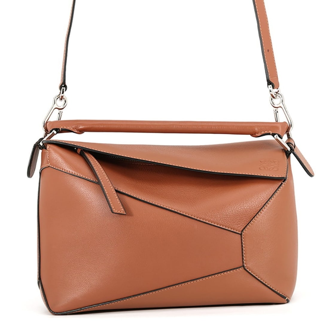 Loewe Puzzle Bag Medium Calf Leather Handbag LOEWE 2-way Shoulder: --- Catalog ---Category: SizeWeight: 770g / 1.69lb.Size (HxWxD): 20cm x 28.5cm x 13.5cm / 7.87'' x 11.22'' x 5.31''Strap Length: 78.5cm - 117.5cm / 30.9'' - 46.25''Category: DesignType: Handbag, Shoul