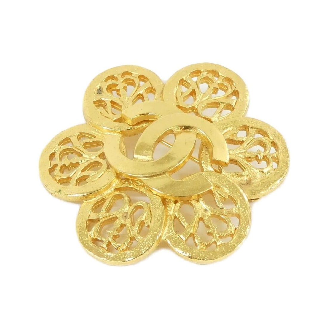 Chanel 05683 Brooch: --- Catalog ---Category: SizeSize (HxWxD): 4.8cm x 4.5cm / 1.88'' x 1.77''Category: DesignType: BroochColor: GoldGender: WomenCategory: GeneralMPN: 05683Brand: Chanel--- Item List ---Section: Conditio