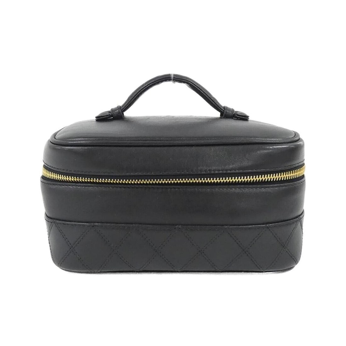 Chanel 01618 Handbag: --- Catalog ---Category: SizeSize (HxWxD): 11cm x 19cm x 13cm / 4.33'' x 7.48'' x 5.11''Category: DesignType: HandbagColor: BlackGender: WomenMaterial: Leather Hardware Color: GoldLeather/Fur Type: