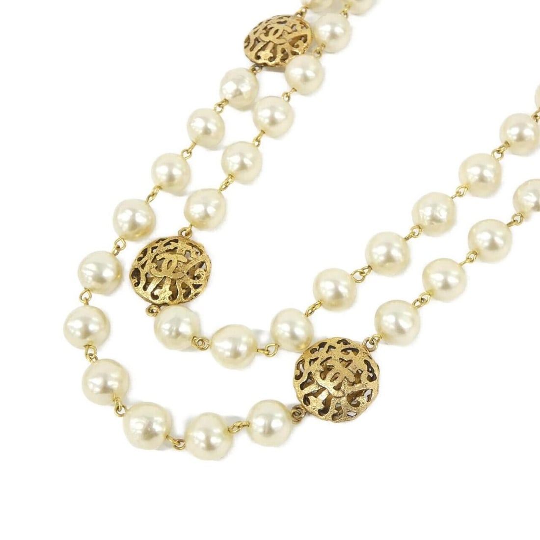 Chanel necklace: --- Catalog ---Category: SizePendant Size: 28mm x 23mm / 1.1'' x 0.9''Neck Circumference: 190 cm / 74.8''Category: DesignColor: Gold, WhiteGender: WomenNecklace Type: NecklaceCategory: GeneralBrand: C